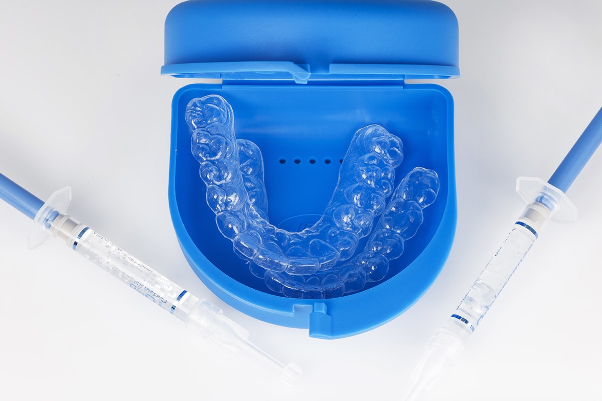 blue case with polymer mouthguards and syringes with gel for too blue case with polymer mouthguards and syringes with gel for tooth separation